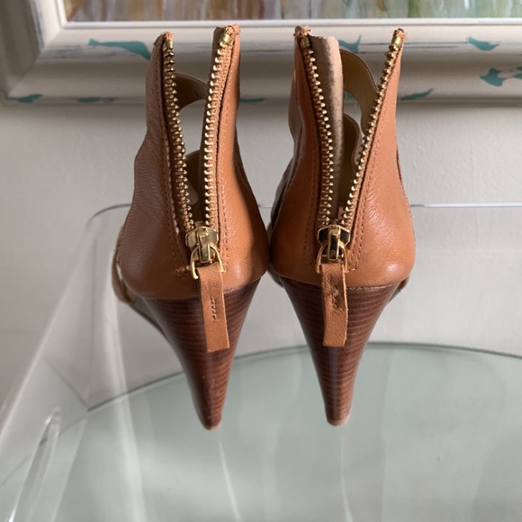 NINE WEST HEELS - Picture 3 of 5